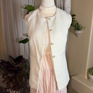 Elegant White Sleeveless Vest